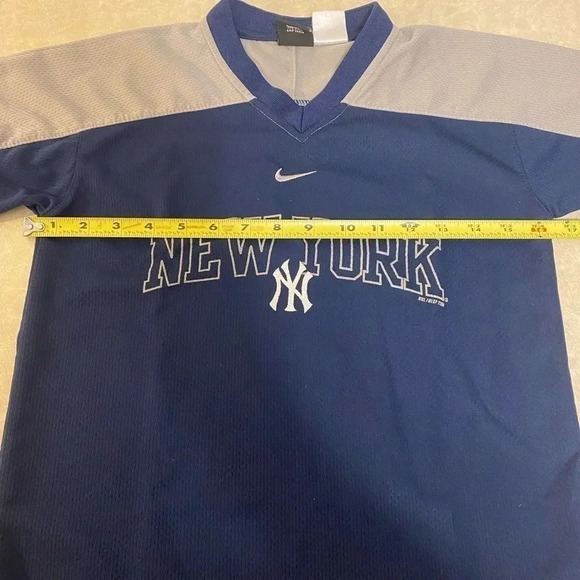 Boy’s Nike MLB New York Yankees baseball jersey athleisure - Picture 7 of 7